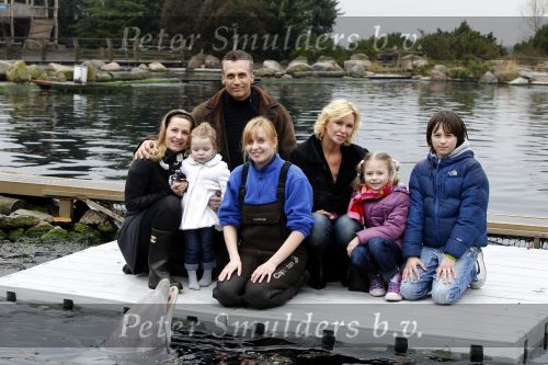 Harderwijk 20 maart 2010
Premiere show in het dolfinarium. Robert Schoemacher met zij vrouw Claudia vriendin Anja en Kinderen Moos Livia en Andjelica
Peter Smulders bv