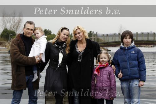 Harderwijk 20 maart 2010
Premiere show in het dolfinarium. Robert Schoemacher met zij vrouw Claudia vriendin Anja en Kinderen Moos Livia en Andjelica
Peter Smulders bv