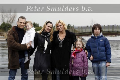 Harderwijk 20 maart 2010
Premiere show in het dolfinarium. Robert Schoemacher met zij vrouw Claudia vriendin Anja en Kinderen Moos Livia en Andjelica
Peter Smulders bv