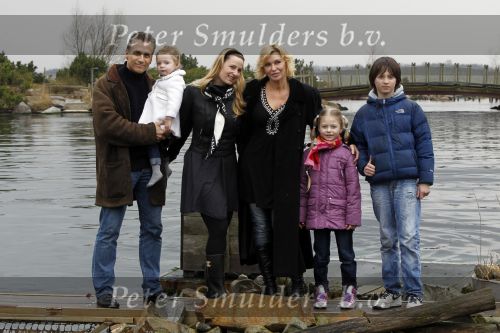 Harderwijk 20 maart 2010
Premiere show in het dolfinarium. Robert Schoemacher met zij vrouw Claudia vriendin Anja en Kinderen Moos Livia en Andjelica
Peter Smulders bv