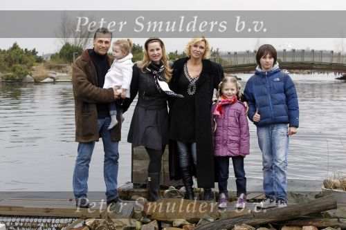 Harderwijk 20 maart 2010
Premiere show in het dolfinarium. Robert Schoemacher met zij vrouw Claudia vriendin Anja en Kinderen Moos Livia en Andjelica
Peter Smulders bv