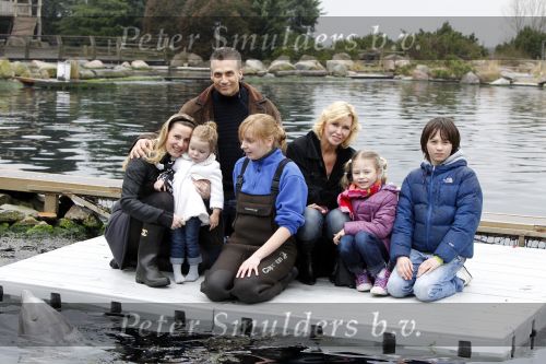 Harderwijk 20 maart 2010
Premiere show in het dolfinarium. Robert Schoemacher met zij vrouw Claudia vriendin Anja en Kinderen Moos Livia en Andjelica
Peter Smulders bv