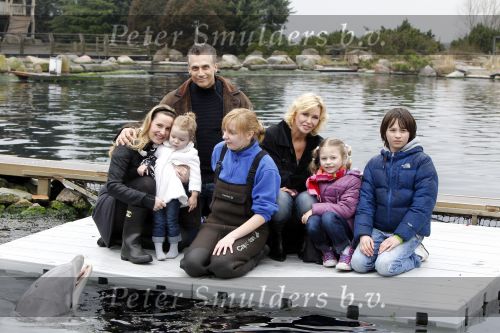 Harderwijk 20 maart 2010
Premiere show in het dolfinarium. Robert Schoemacher met zij vrouw Claudia vriendin Anja en Kinderen Moos Livia en Andjelica
Peter Smulders bv