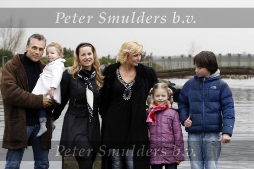 Harderwijk 20 maart 2010
Premiere show in het dolfinarium. Robert Schoemacher met zij vrouw Claudia vriendin Anja en Kinderen Moos Livia en Andjelica
Peter Smulders bv