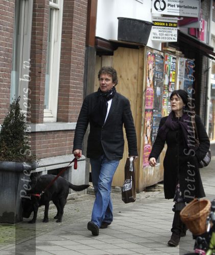 Amsterdam 6 februari 2010
Robert en Roos ten Brink aan het winkelen met de hond.
Peter Smulders bv