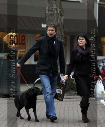 Amsterdam 6 februari 2010
Robert en Roos ten Brink aan het winkelen met de hond.
Peter Smulders bv