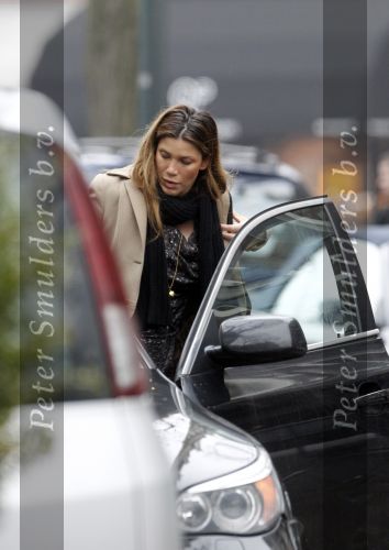 Amsterdaam 6 februari 2010
Robine v d Meer stapt in haar auto.
Peter Smulders bv