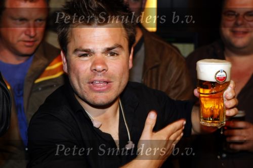 Amsterdam 3 juni 2009
Pers presentatie heren van amstel live. Xander de Buisonje gaat het presenteren.Roel v Velsen
Peter Smulders bv