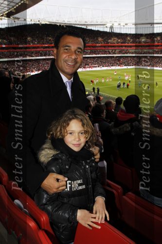 Londen 31 januari 2010
Ruud Gullit aan het werk voor Sky sports tijdens Arsenal-Manchester United.
Maxim Gullit mocht met zijn vader mee.
Peter Smulders bv
