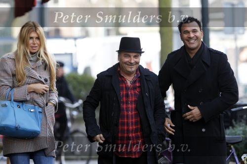 Amsterdam 20 januari 2010
Estelle en Ruud Gullit met een vriend uit Los Angeles op de cornelis schuytstraat.
Peter Smulders bv