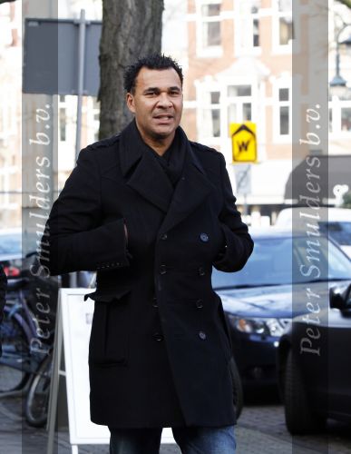 Amsterdam 20 januari 2010
Estelle en Ruud Gullit met een vriend uit Los Angeles op de cornelis schuytstraat.
Peter Smulders bv