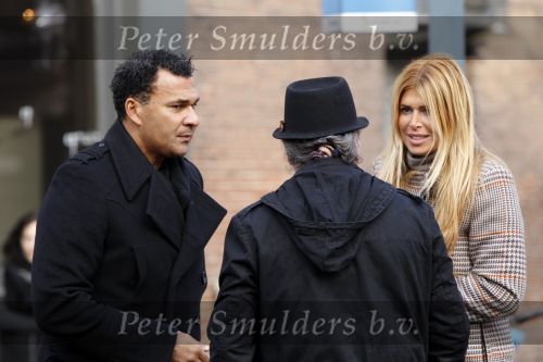 Amsterdam 20 januari 2010
Estelle en Ruud Gullit met een vriend uit Los Angeles op de cornelis schuytstraat.
Peter Smulders bv