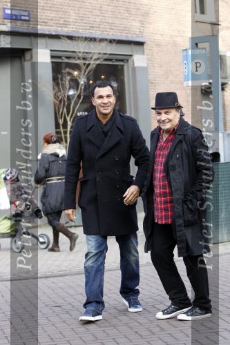 Amsterdam 20 januari 2010
Estelle en Ruud Gullit met een vriend uit Los Angeles op de cornelis schuytstraat.
Peter Smulders bv