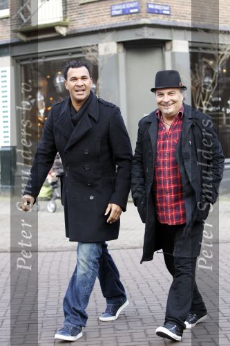 Amsterdam 20 januari 2010
Estelle en Ruud Gullit met een vriend uit Los Angeles op de cornelis schuytstraat.
Peter Smulders bv