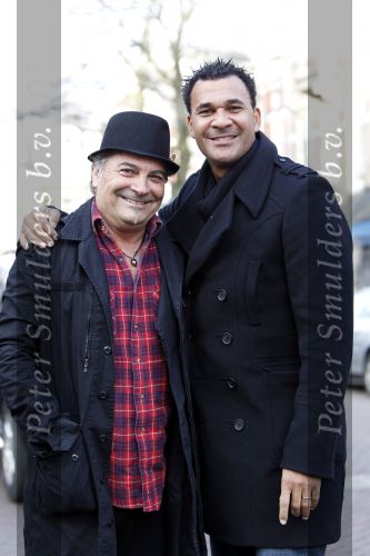 Amsterdam 20 januari 2010
Estelle en Ruud Gullit met een vriend uit Los Angeles op de cornelis schuytstraat.
Peter Smulders bv