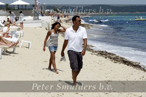 Sant Tropez 27 juni 2009
Ruud Estelle Joelle en Maxim Gullit op vakantie in St Tropez.
Peter Smulders bv
