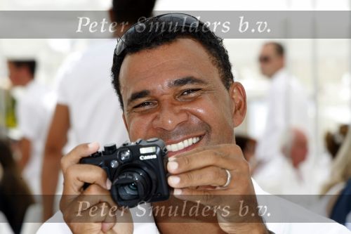 Sant Tropez 27 juni 2009
Ruud Estelle Joelle en Maxim Gullit op vakantie in St Tropez.
Peter Smulders bv