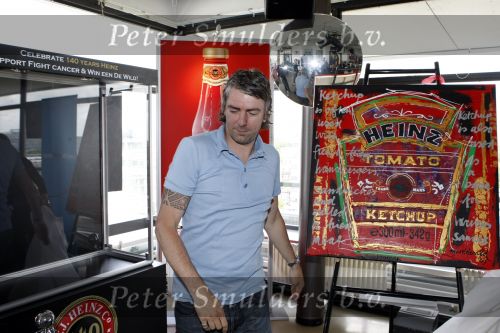 Amsterdam 4 juni 2009
Ruud de Wild heeft een schilderij gemaakt voor aktie die bij het 140 jarig bestaan van Heinz tomaten ketchup hoort.
Peter Smulders bv