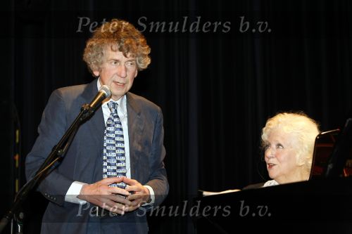 Lommel 7 juni 2009
Marie Cecile Moerdijk viert haar 80e verjaardag in schouwburg van Lommel. Met Seth gaaikema
Peter Smulders bv