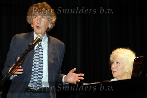 Lommel 7 juni 2009
Marie Cecile Moerdijk viert haar 80e verjaardag in schouwburg van Lommel. Met Seth gaaikema
Peter Smulders bv