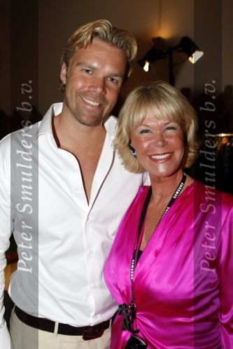 Amsterdam 2 juni 2009
Presentatie van de nieuwe samsung lady phone in de duif. Sheila de Vries met zoon Gideon
Peter Smulders bv