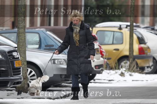 Amsterdam 13 januari 2010
Simone Kleinsma met hondje in de sneeuw.
Peter Smulders bv