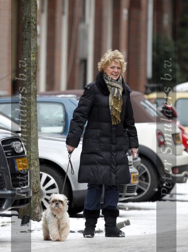 Amsterdam 13 januari 2010
Simone Kleinsma met hondje in de sneeuw.
Peter Smulders bv