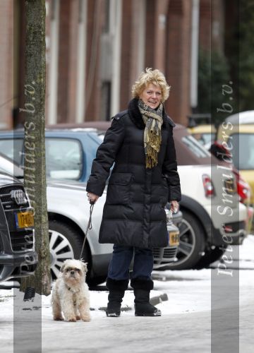 Amsterdam 13 januari 2010
Simone Kleinsma met hondje in de sneeuw.
Peter Smulders bv