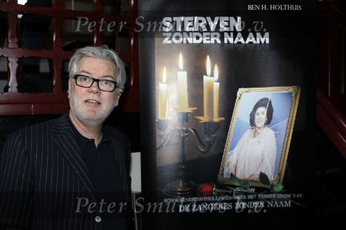 Leiden 19 januari 2010
Presenatie boek van de zangeres zonder naam geschreven door Ben Holthuis en de nieuwe cd. Sjef Scholte met Johnny en Adriaan Hoes
Peter Smulders bv