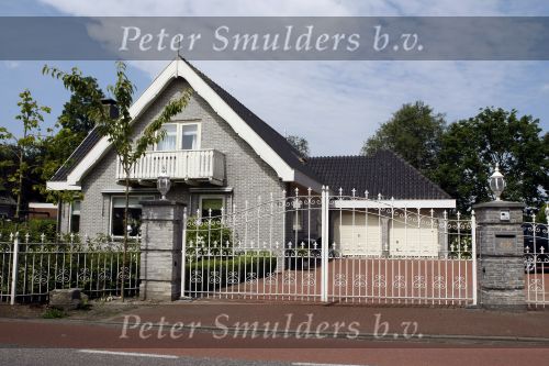 De Goorn13 juni 2009
Koen Lenting  en Sonja Bakker wonen in dit huis met hun kinderen.
Peter Smulders bv