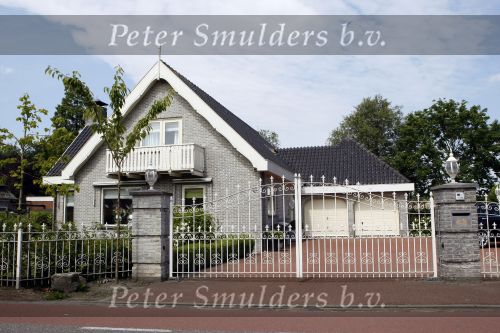De Goorn13 juni 2009
Koen Lenting  en Sonja Bakker wonen in dit huis met hun kinderen.
Peter Smulders bv