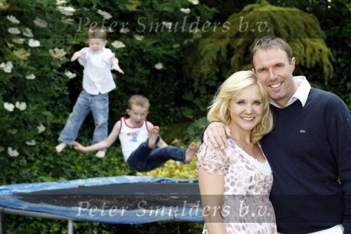 De Goorn 20 juni 2009
Sonja Bakker met man Koen en hun 2 zoons in hun tuin.
Peter Smulders bv