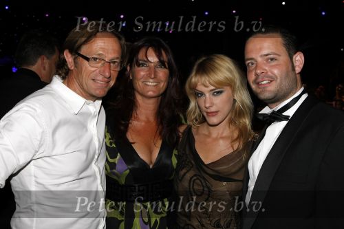 Hilversum 8 juni 2009
Uitreiking musical awards in studio 22. Stacey Rookhuizen met vriend en Eric v Tijn met vrouw
Peter Smulders bv
