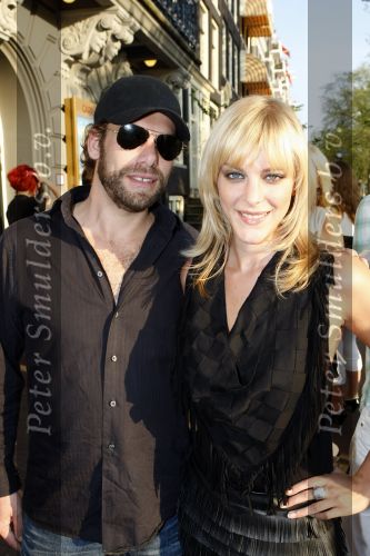 Amsterdam 6 augustus 2009
Premiere circus Stiletto in Carre. Stacey Rookhuizen met vriend
Peter Smulders bv