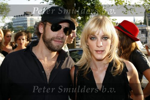 Amsterdam 6 augustus 2009
Premiere circus Stiletto in Carre. Stacey Rookhuizen met vriend
Peter Smulders bv