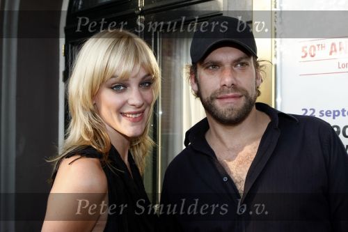 Amsterdam 6 augustus 2009
Premiere circus Stiletto in Carre. Stacey Rookhuizen met vriend
Peter Smulders bv