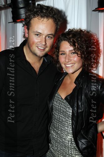 Uitgeest 18 januari 2010
Nieuwjaars feest van Henk Geels in Bobs Party saloon. Danny Bakkum met zijn vriendin Steffie Popsatrs
Peter Smulders bv