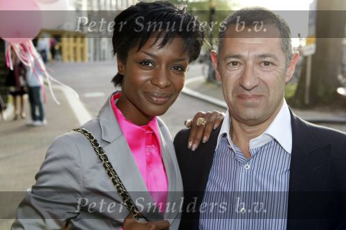 Amsterdam 2 juni 2009
Presentatie van de nieuwe samsung lady phone in de duif. Sylvana Simons met haar vriend Roland Kahn
Peter Smulders bv