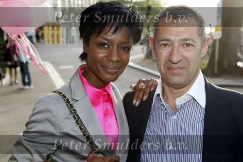 Amsterdam 2 juni 2009
Presentatie van de nieuwe samsung lady phone in de duif. Sylvana Simons met haar vriend Roland Kahn
Peter Smulders bv