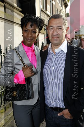 Amsterdam 2 juni 2009
Presentatie van de nieuwe samsung lady phone in de duif. Sylvana Simons met haar vriend Roland Kahn
Peter Smulders bv
