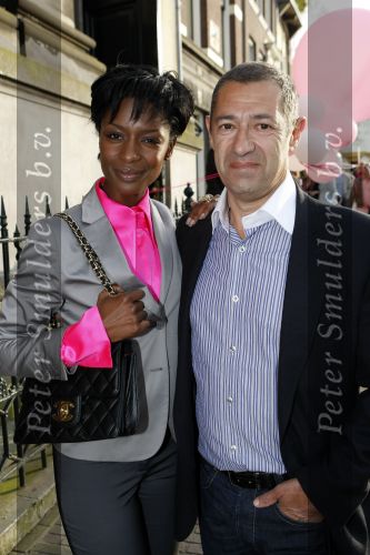 Amsterdam 2 juni 2009
Presentatie van de nieuwe samsung lady phone in de duif. Sylvana Simons met haar vriend Roland Kahn
Peter Smulders bv