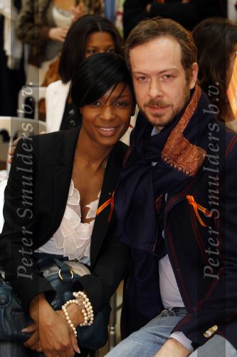 Amsterdam 14 maart 2010
Modeshow in de bijenkorf met diversen Bn ers voor Orange Babies. Sylvana Simons met Jan Taminiau
Peter Smulders bv