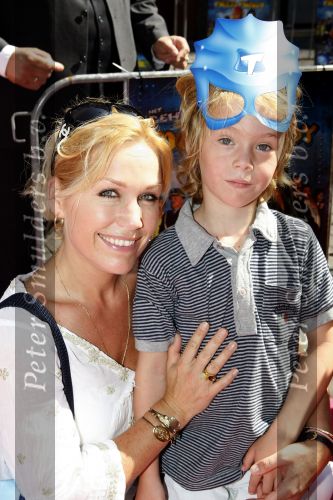 Amsterdam 4 juli 2009
Premiere van Mega Mindy in Tuschinski. Tanja Jess met zoon
Peter Smulders bv