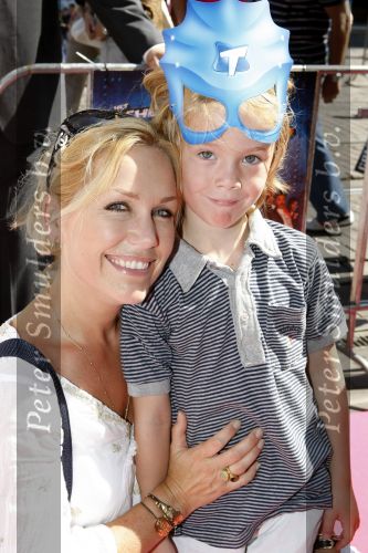 Amsterdam 4 juli 2009
Premiere van Mega Mindy in Tuschinski. Tanja Jess met zoon
Peter Smulders bv