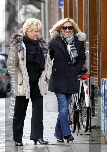 Amsterdam 1 februari 2010
Tatjana Simic aan het winkelen met haar moeder.
Peter Smulders bv