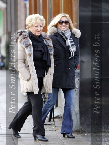 Amsterdam 1 februari 2010
Tatjana Simic aan het winkelen met haar moeder.
Peter Smulders bv