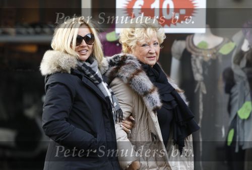 Amsterdam 1 februari 2010
Tatjana Simic aan het winkelen met haar moeder.
Peter Smulders bv