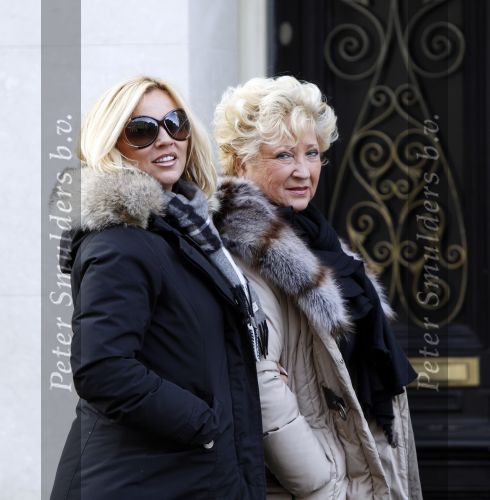 Amsterdam 1 februari 2010
Tatjana Simic aan het winkelen met haar moeder.
Peter Smulders bv