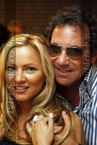 Eindhoven, 4 Juli 2009 Opening Oog Ziekenhuis van Piet Meurs en Thea Meurs.
Opening werd verricht door Lia v d Berg ( oud zakenvrouw v/h jaar ), Rita Verdonk en Tatjana met haar vriend Ronnie Rosenbaum.
Foto Peter Smulders BV
