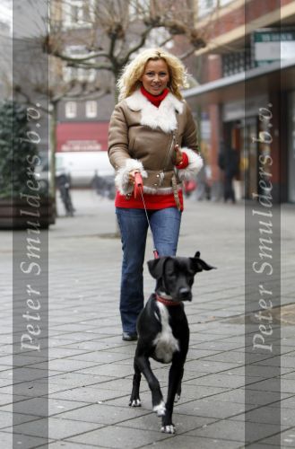 Amsterdam 18 januari 2010
Tatjana met haar nieuwe hondje Maya die ze mee genomen heeft uit Mexico.
Peter Smulders bv